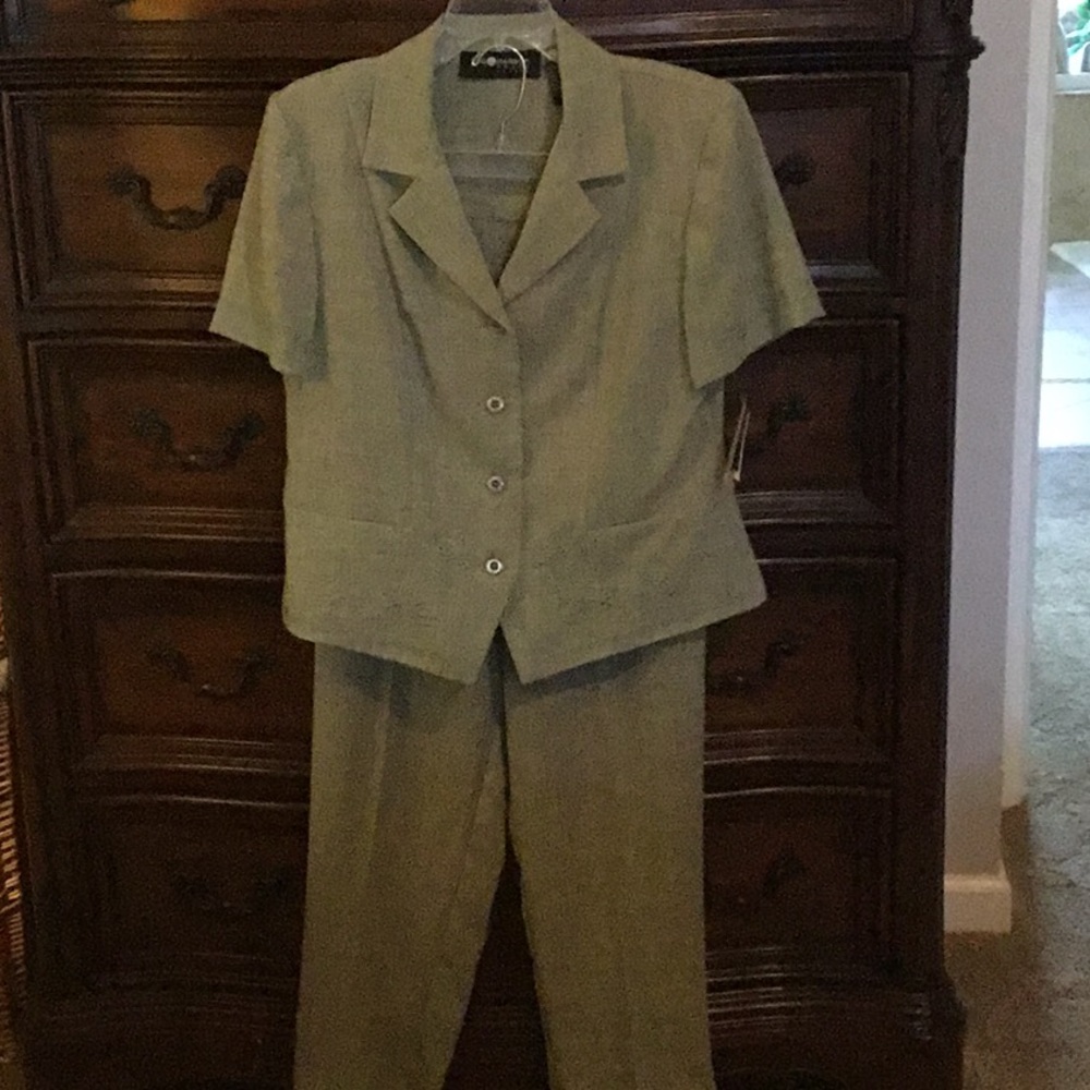 Pant suit